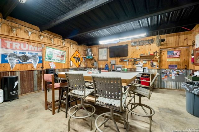 462 Co Rd 763 B, Devine, TX 78016