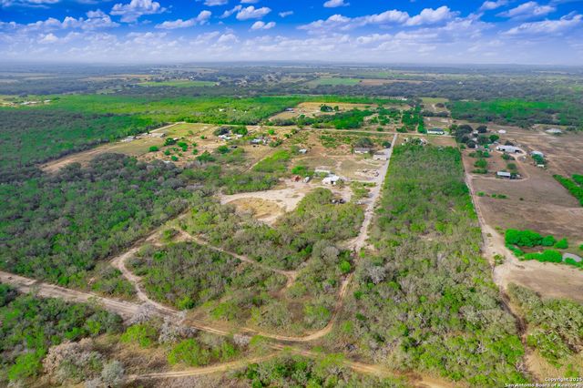 462 Co Rd 763 B, Devine, TX 78016