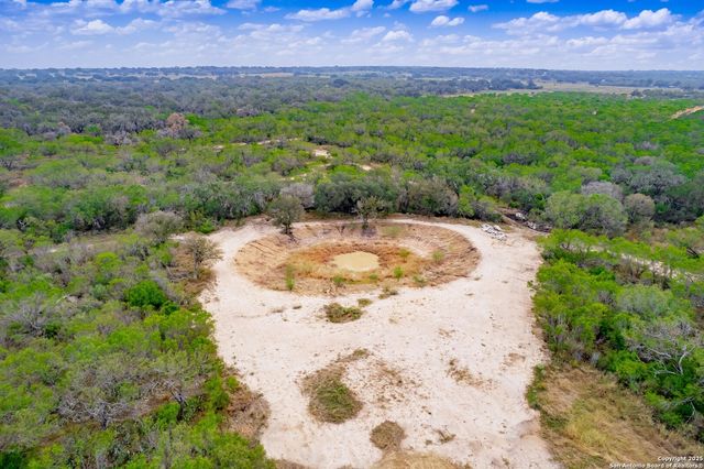 462 Co Rd 763 B, Devine, TX 78016