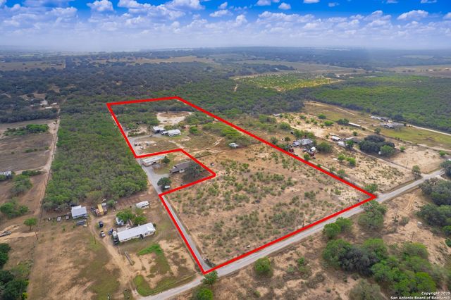 462 Co Rd 763 B, Devine, TX 78016