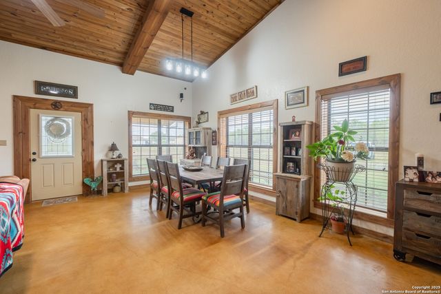 462 Co Rd 763 B, Devine, TX 78016