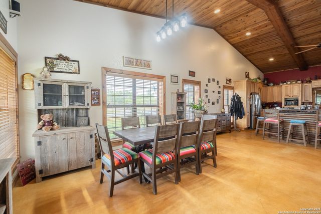 462 Co Rd 763 B, Devine, TX 78016