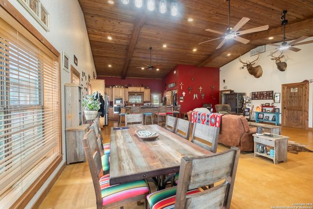 462 Co Rd 763 B, Devine, TX 78016