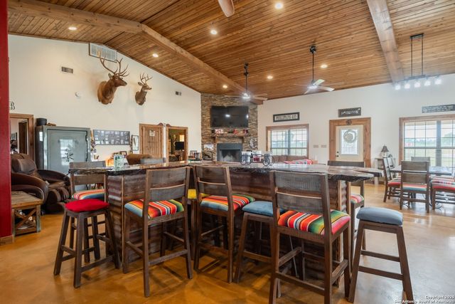 462 Co Rd 763 B, Devine, TX 78016