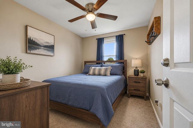 2 MERION RD, Newark, DE 19713
