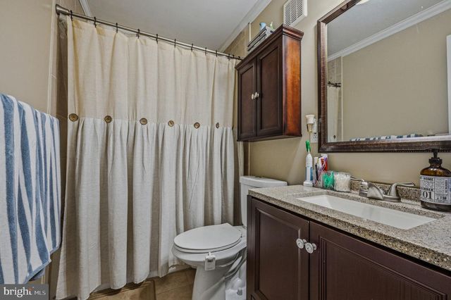 2 MERION RD, Newark, DE 19713