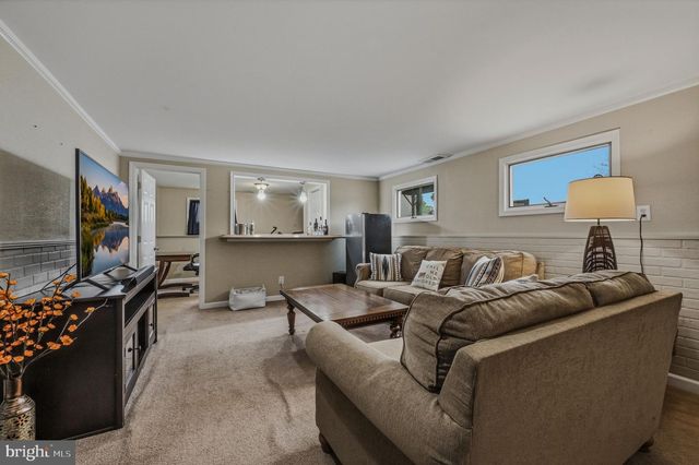 2 MERION RD, Newark, DE 19713