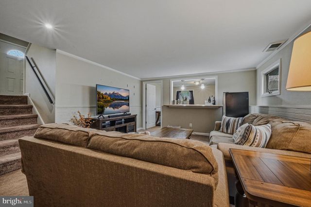 2 MERION RD, Newark, DE 19713