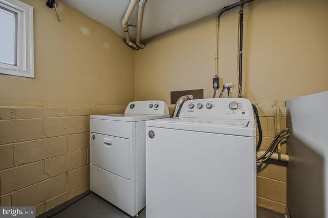 2 MERION RD, Newark, DE 19713