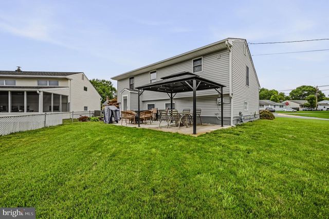 2 MERION RD, Newark, DE 19713