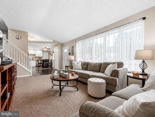 2 MERION RD, Newark, DE 19713