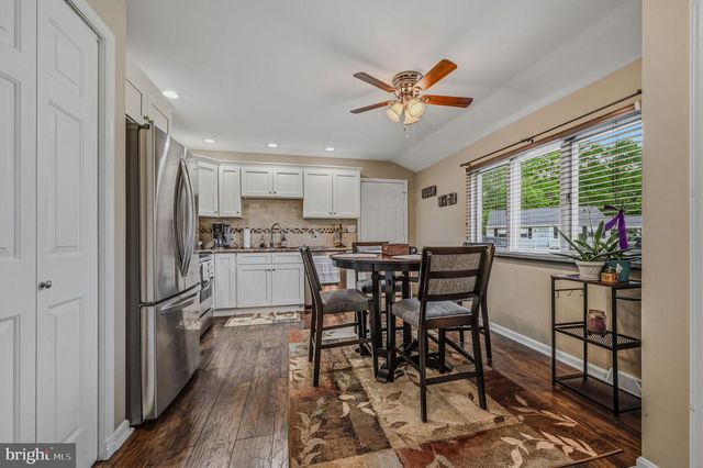 2 MERION RD, Newark, DE 19713