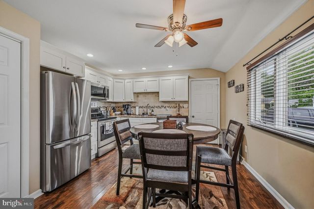 2 MERION RD, Newark, DE 19713