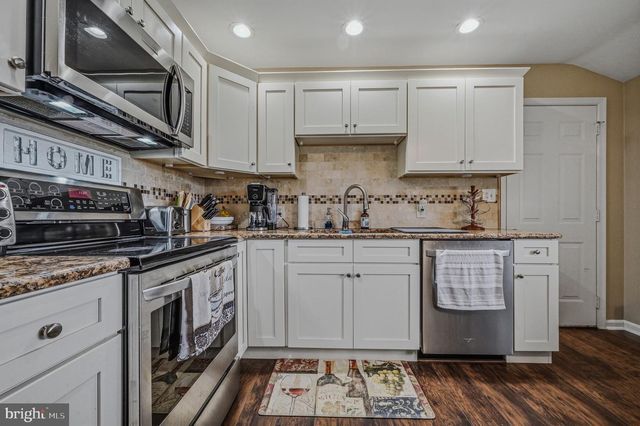 2 MERION RD, Newark, DE 19713