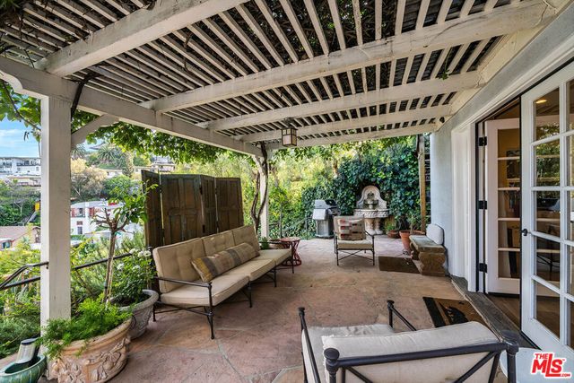 6931 Paseo Del Serra, Los Angeles, CA 90068