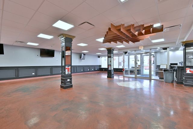 5319 W Belmont Avenue, Chicago, IL 60641