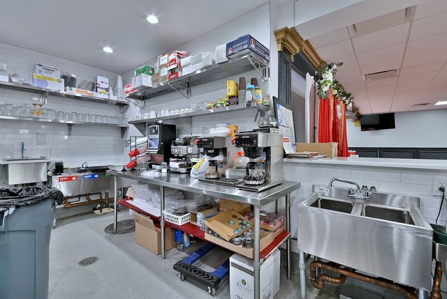 5319 W Belmont Avenue, Chicago, IL 60641