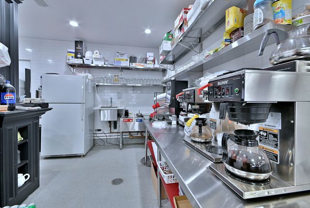 5319 W Belmont Avenue, Chicago, IL 60641