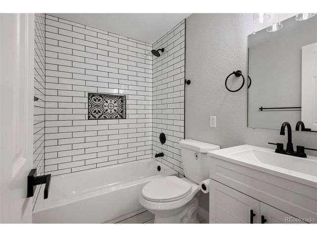 9227 W 67th Ave, Arvada, CO 80004