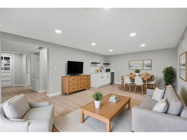 9227 W 67th Ave, Arvada, CO 80004