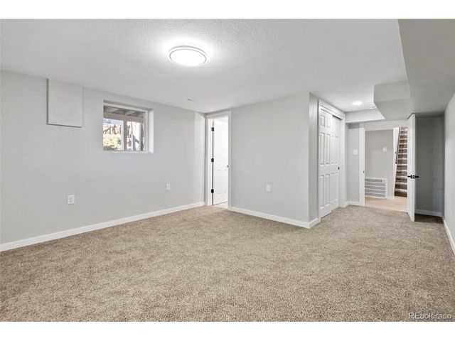 9227 W 67th Ave, Arvada, CO 80004