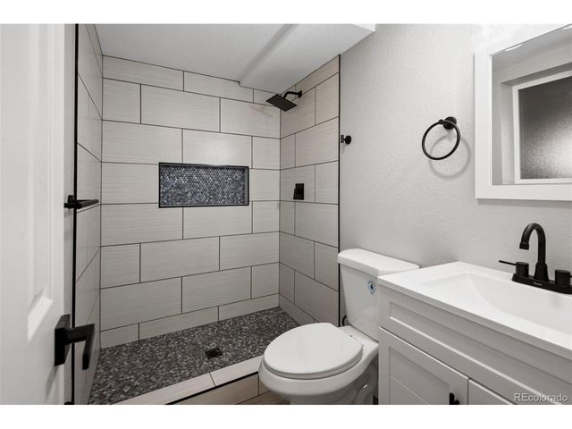 9227 W 67th Ave, Arvada, CO 80004