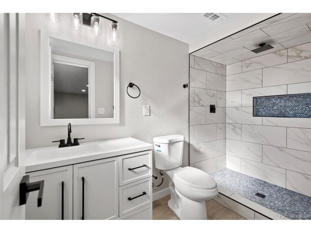 9227 W 67th Ave, Arvada, CO 80004