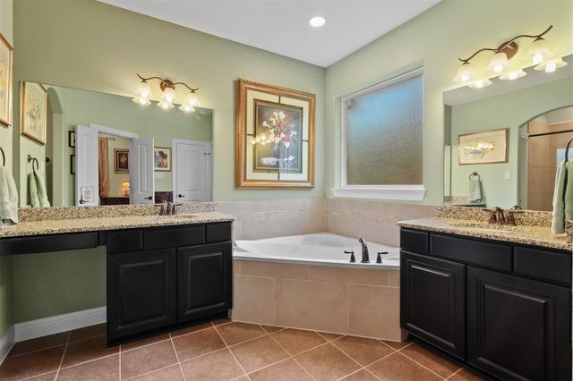 18 Brookefield Circle, Magnolia, TX 77355