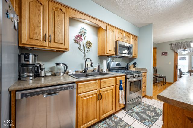231 Meadowview Lane, Greenwood, IN 46142