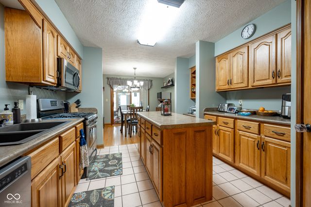 231 Meadowview Lane, Greenwood, IN 46142