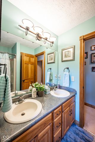 231 Meadowview Lane, Greenwood, IN 46142