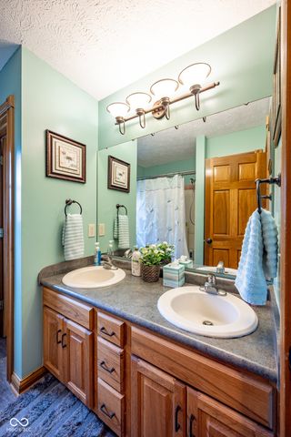 231 Meadowview Lane, Greenwood, IN 46142