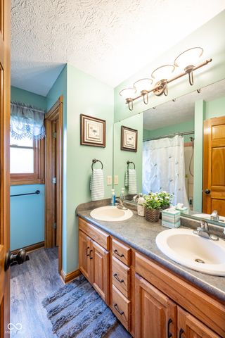 231 Meadowview Lane, Greenwood, IN 46142