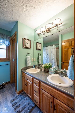 231 Meadowview Lane, Greenwood, IN 46142