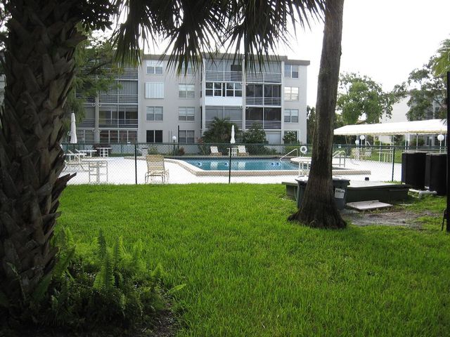 4851 NW 26th Court 338, Lauderdale Lakes, FL 33313