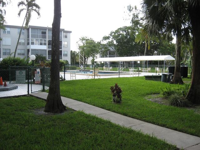 4851 NW 26th Court 338, Lauderdale Lakes, FL 33313
