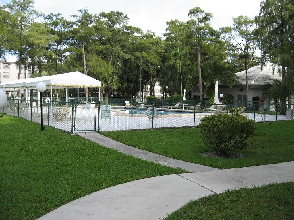 4851 NW 26th Court 338, Lauderdale Lakes, FL 33313