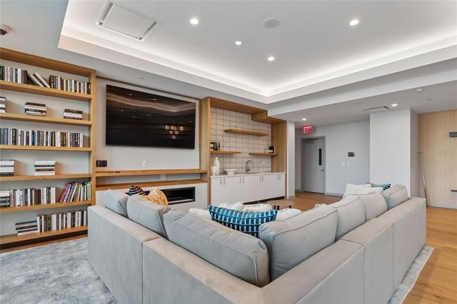 400 CENTRAL AVENUE 2102, St Petersburg, FL 33701