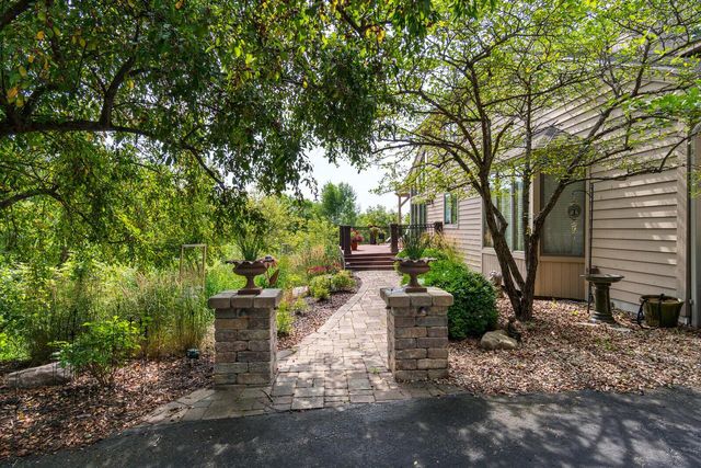 N2015 Stonecrest ROAD, La Crosse, WI 54601