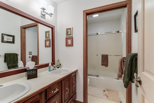 N2015 Stonecrest ROAD, La Crosse, WI 54601