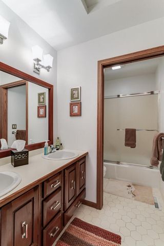 N2015 Stonecrest ROAD, La Crosse, WI 54601