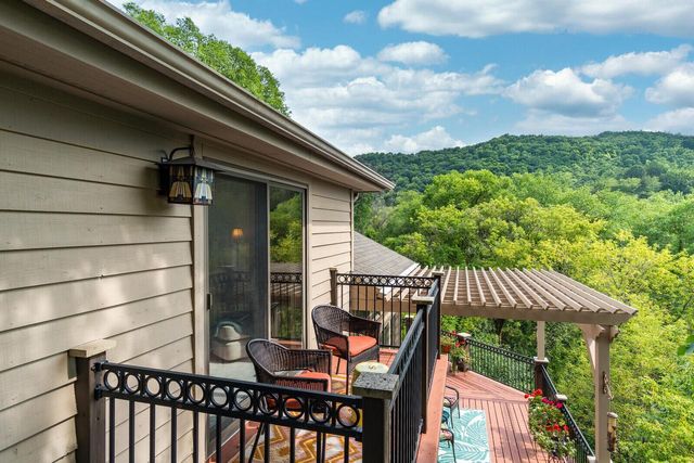 N2015 Stonecrest ROAD, La Crosse, WI 54601