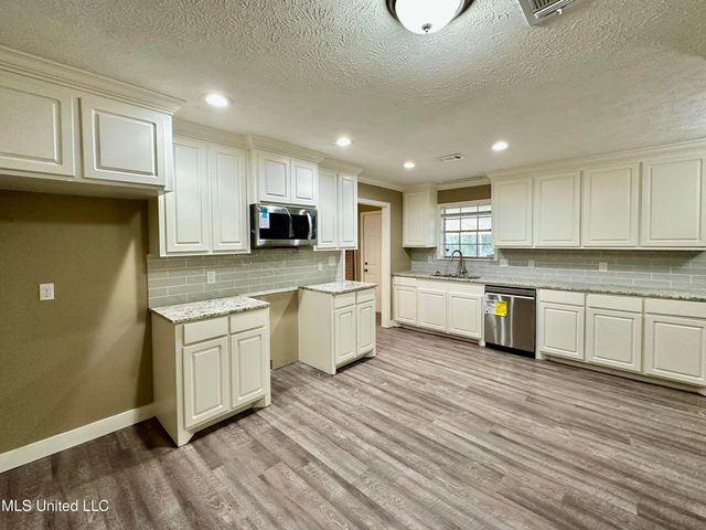 337 Woodcliff Drive, Jackson, MS 39212