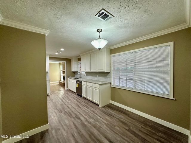 337 Woodcliff Drive, Jackson, MS 39212