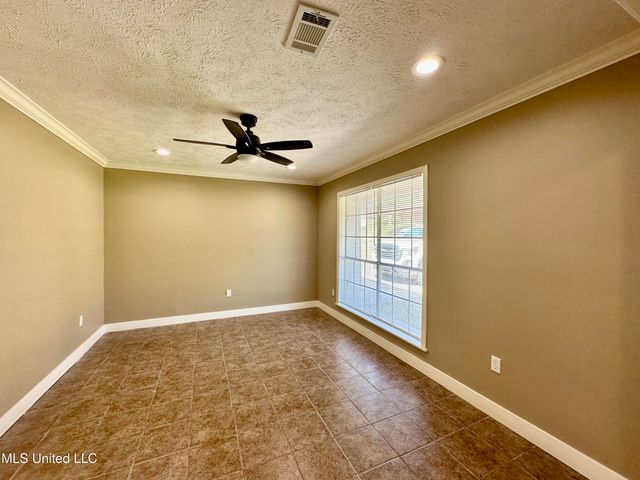 337 Woodcliff Drive, Jackson, MS 39212