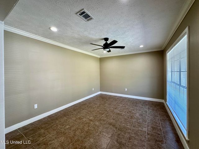 337 Woodcliff Drive, Jackson, MS 39212