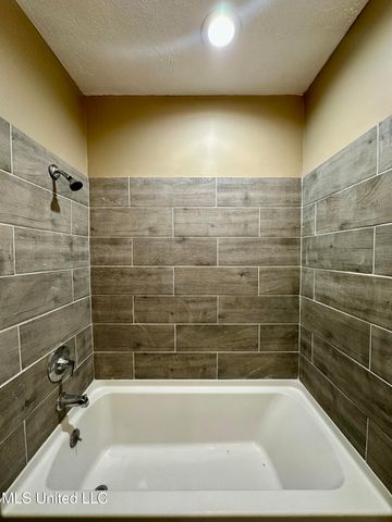 337 Woodcliff Drive, Jackson, MS 39212