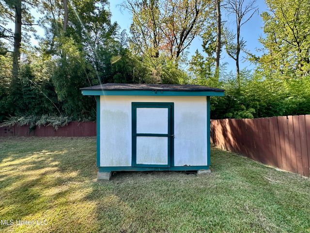 337 Woodcliff Drive, Jackson, MS 39212