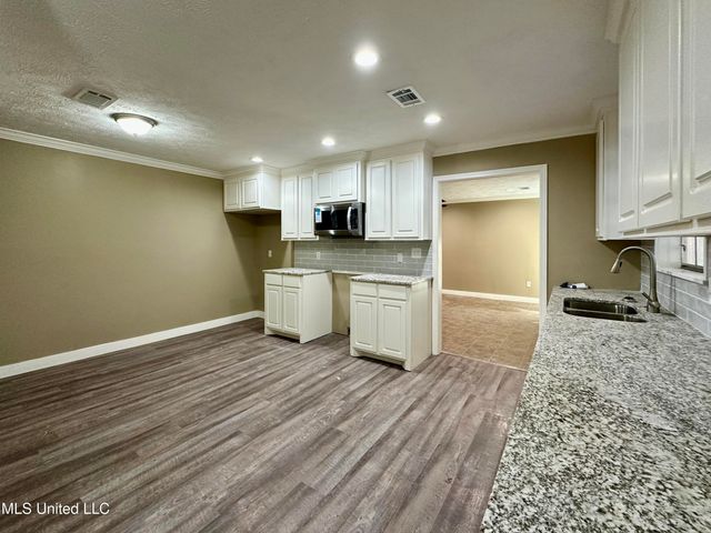 337 Woodcliff Drive, Jackson, MS 39212