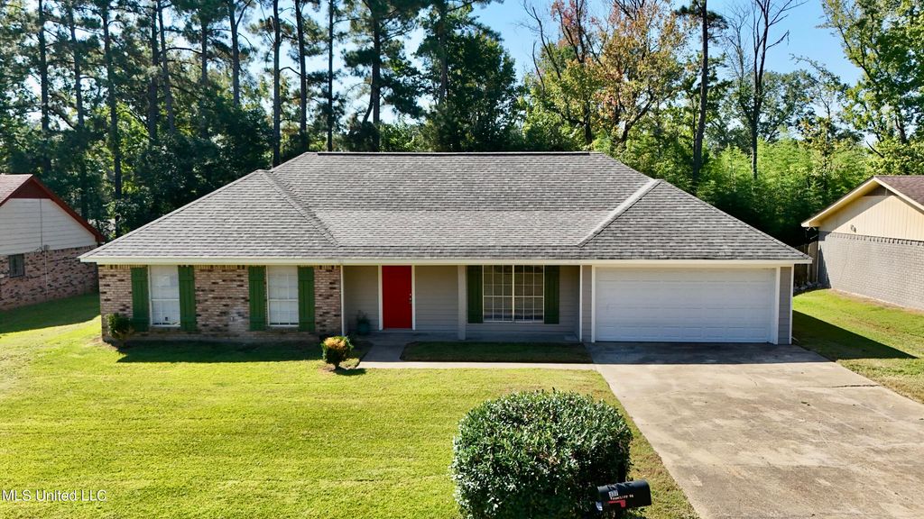 337 Woodcliff Drive, Jackson, MS 39212